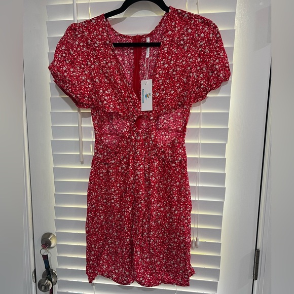 Elegant Red Floral Mini Dress - Picture 2 of 3